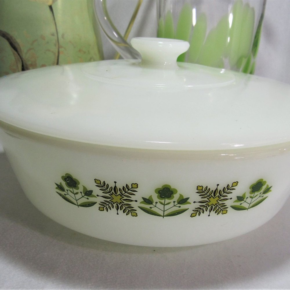 FIRE KING ANCHOR HOCKING OVENWARE MILK GLASS CASSEROLE + COVER MEADOW GREEN 9" - Picture 10 of 10